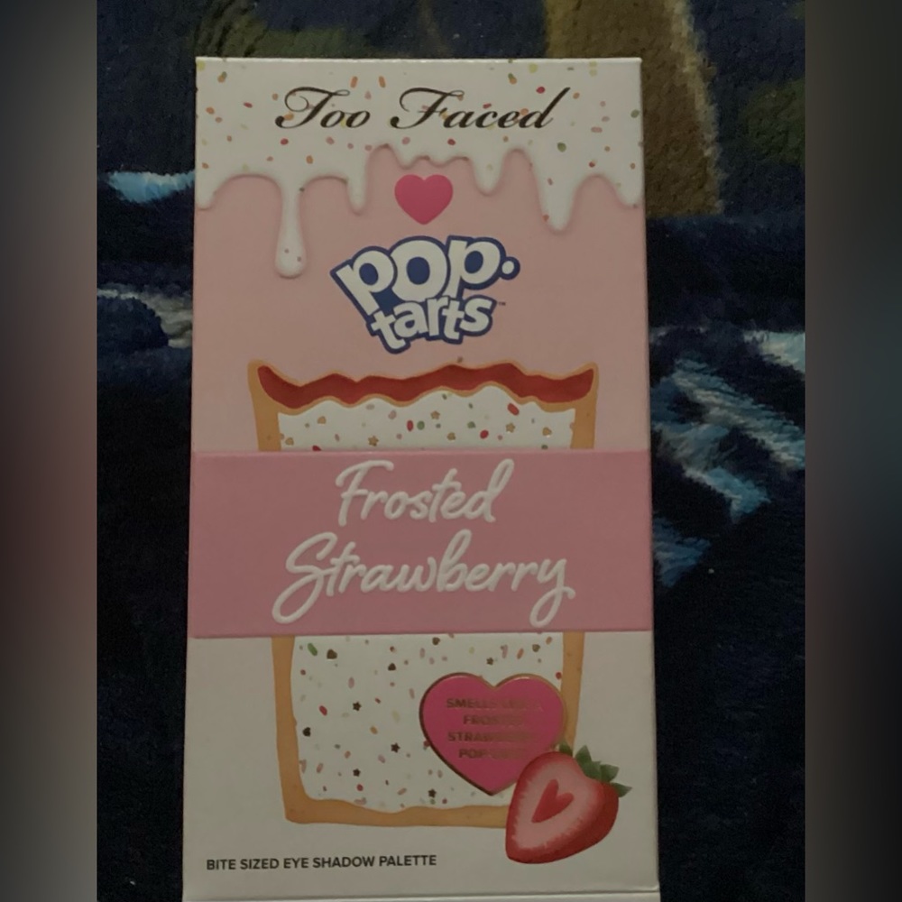 Too faced Pop tarts frosted strawberry palette